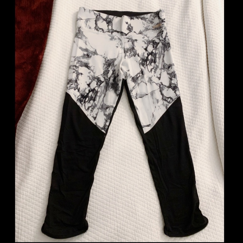 Victoria’s Secret Pink Cropped Legging